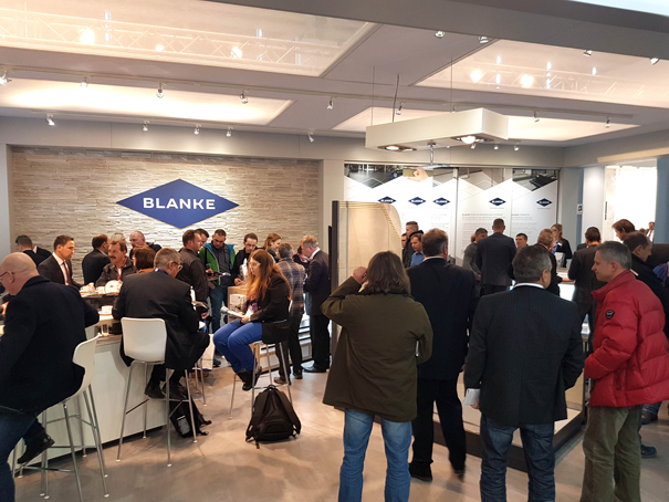 In Sachen Neuheiten konzentriert man sich bei Blanke auf der BAU 2019 in München neben der Ergänzung bestehender Systeme wie den BLANKE AQUA PROFILEN in matt weiß auf Fußbodenheiz- und kühlsysteme mit SmartHome-Technik.|Foto: Blanke